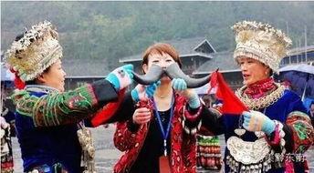 苗族阿妹请你吃瓜视频,瓜果飘香共度欢乐时光