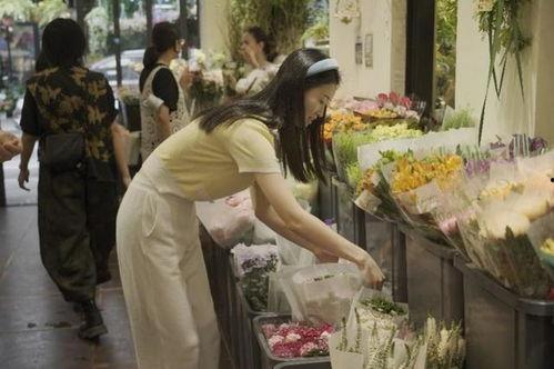 花店老板娘吃瓜,花店老板娘的瓜田奇遇记