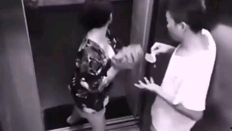 电梯吃瓜被抢,抢瓜大战背后的社会现象解析